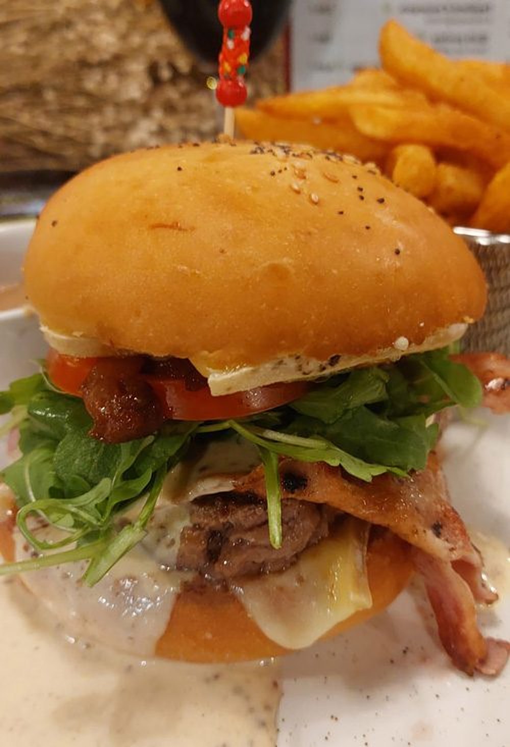Un burger tradition au pain brioché artisanal